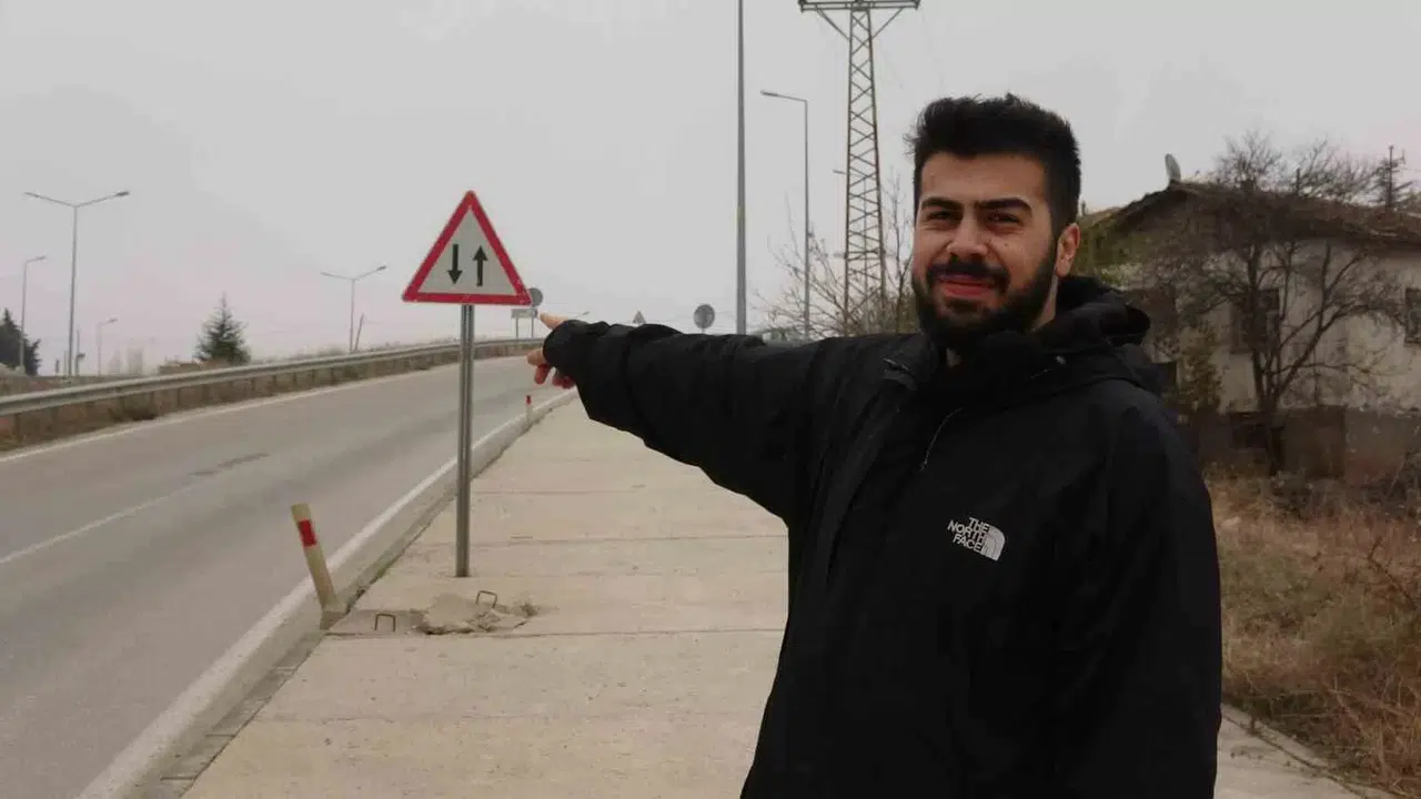 Tokat’ta Şoförleri Hayrete Düşüren Tabela