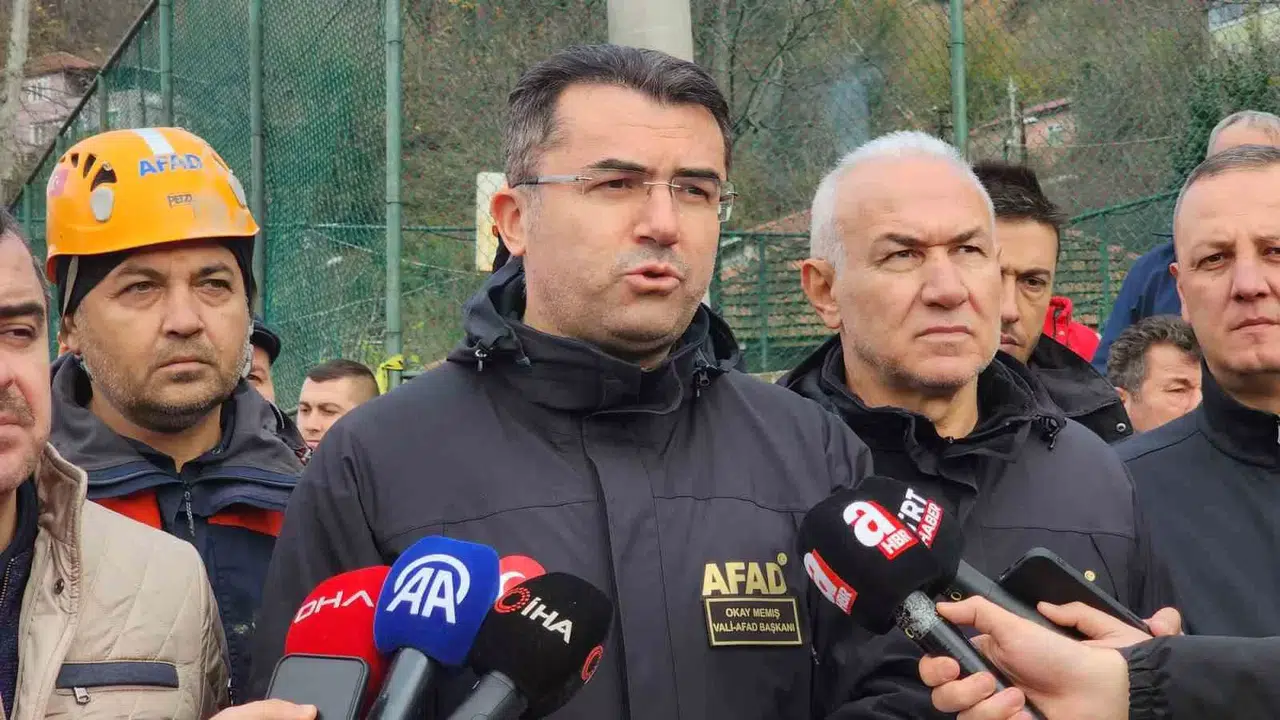 Toprak Altında Kalan Anne ve Oğlunun Cenazelerinin Çıkarılması İçin Çalışmalar Sürüyor
