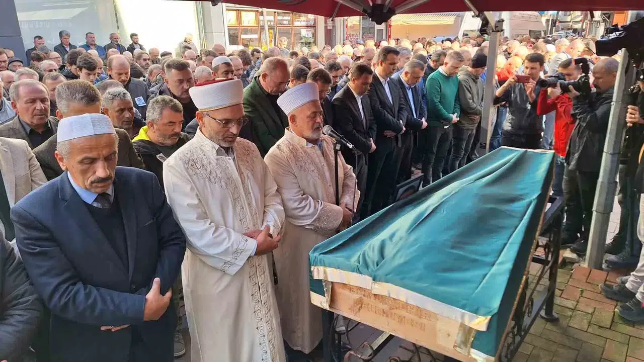 Trabzon’un Beşikdüzü İlçesinde Dalgalara Kapılan Lise Öğrencilerinden Buyruk Berke Aşık Vakfıkebir İlçesinde Toprağa Verildi