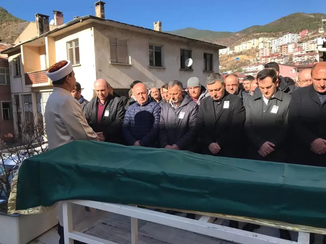 Trabzon’un Beşikdüzü İlçesinde Dalgalara Kapılan Lise Öğrencilerinden Uğurcan Korkmaz Memleketi Gümüşhane’de Son Seyahatine Uğurlandı