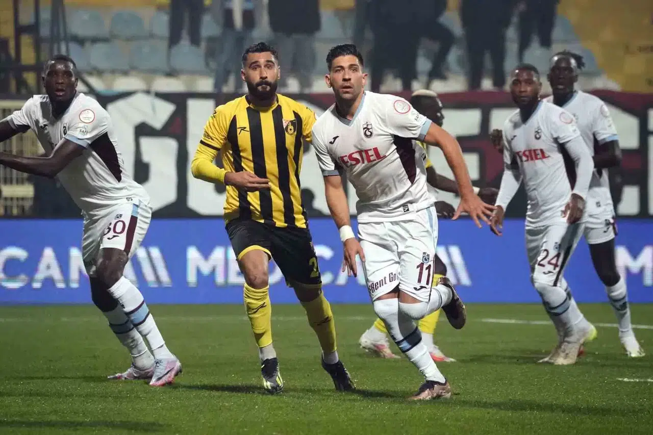 Trendyol Muhteşem Lig: İstanbulspor: 1 - Trabzonspor: 1 (İlk Yarı)