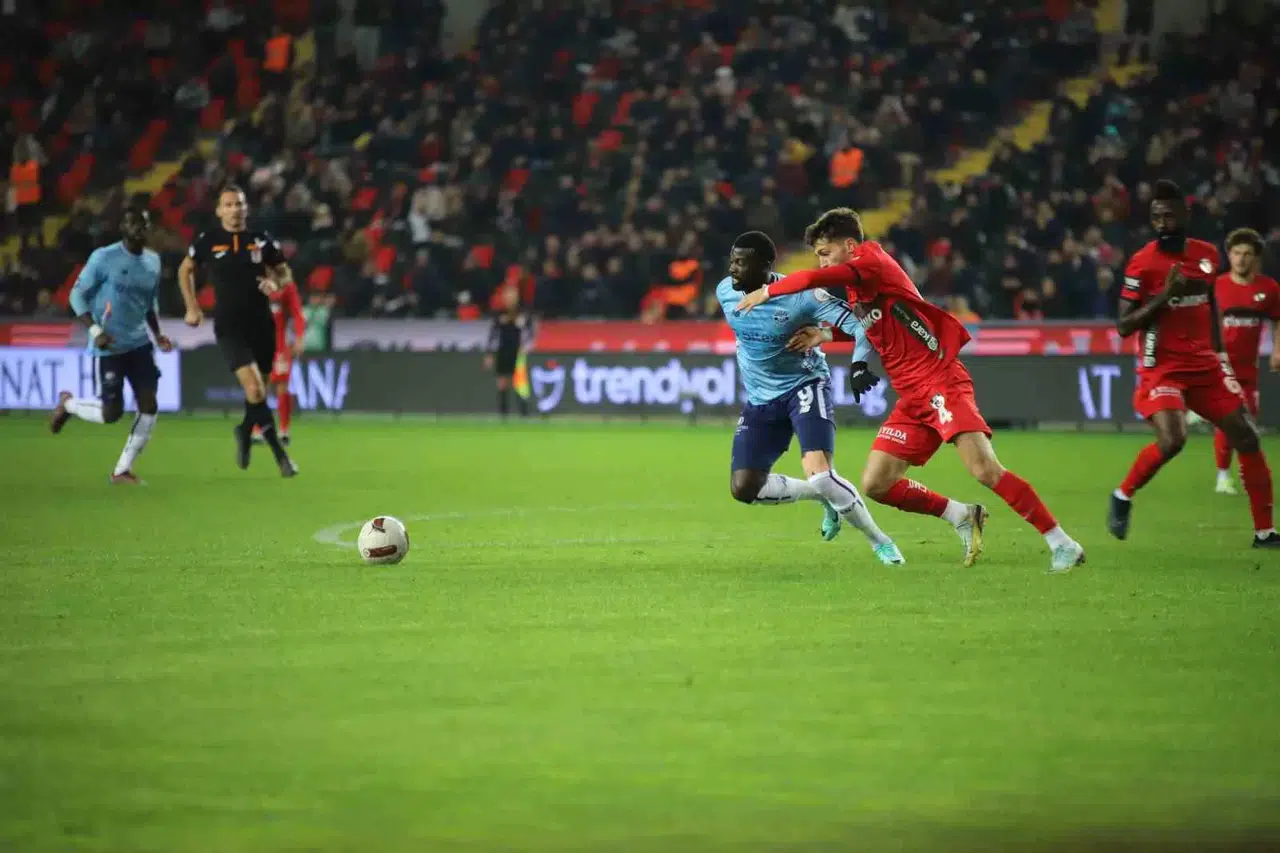Trendyol Üstün Lig: Gaziantep Fk: 1 - Adana Demirspor: 0 (İlk Yarı)