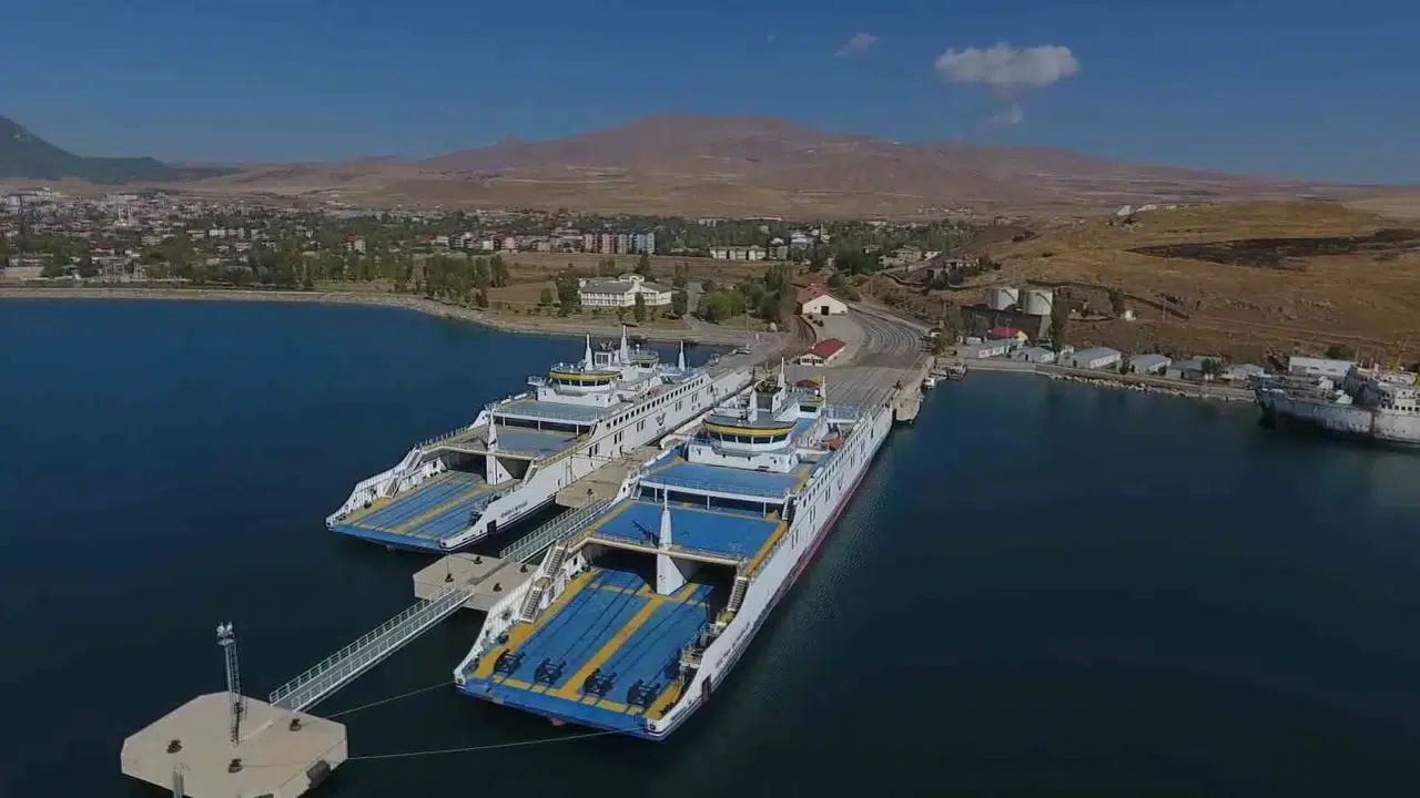 Türkiye’nin En Büyük Feribotları Van Gölü’nde Yük Nakliyatına İvme Kattı