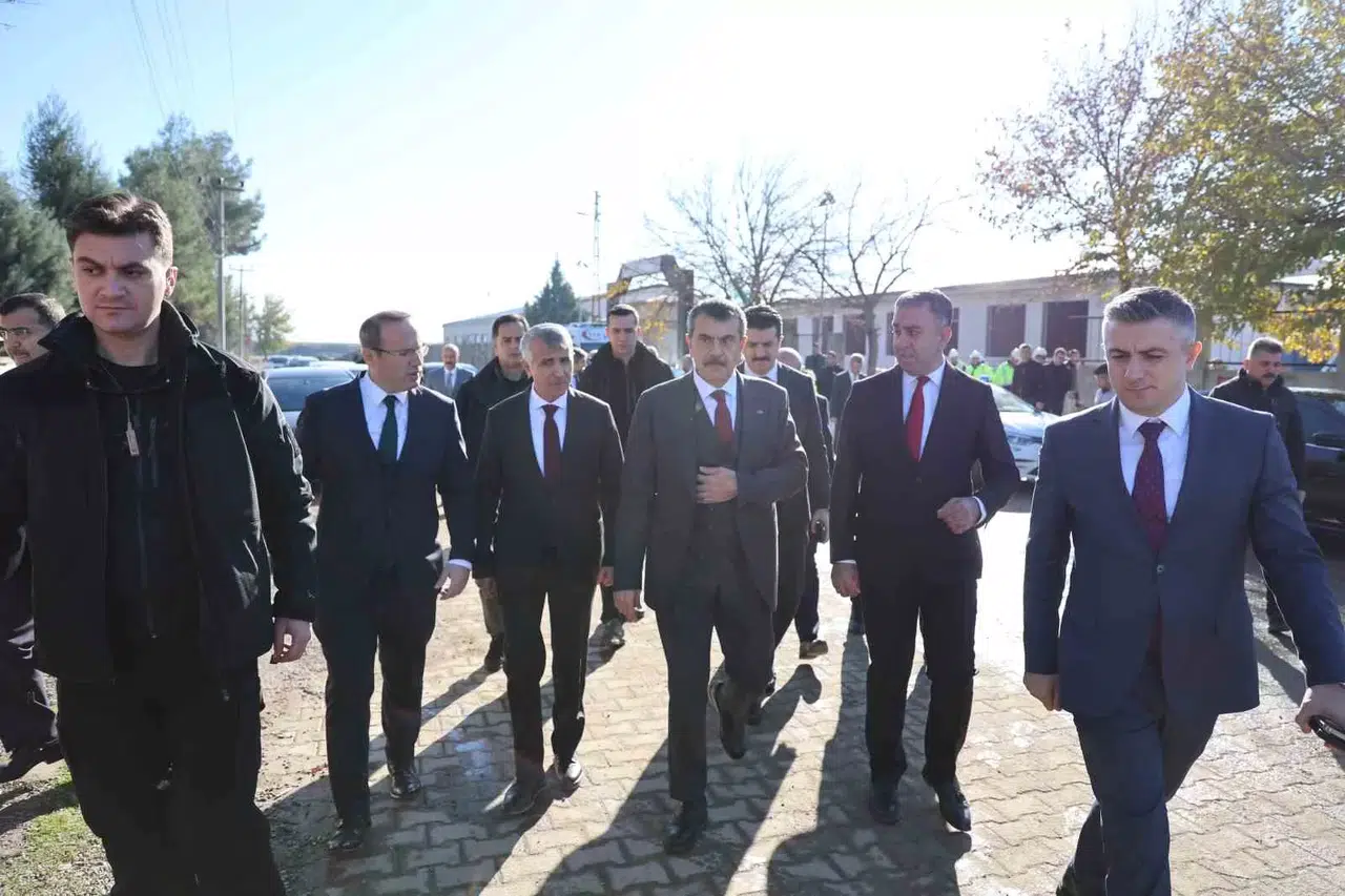 Ulusal Eğitim Bakanı Tekin, Öğretmen ve Öğrencilerle Buluştu