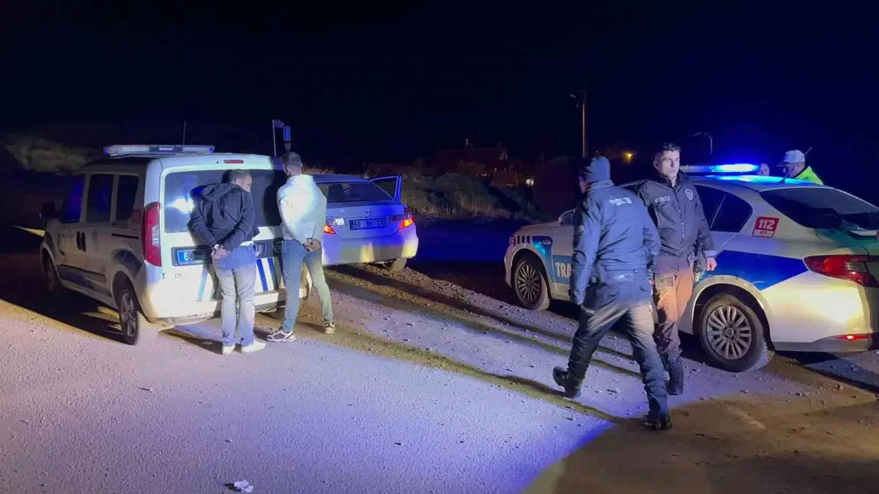 Uyuşturucudan Girdikleri Cezaevinden Müsaadeli Çıkıp Uyuşturucuyla Polisten Kaçtılar