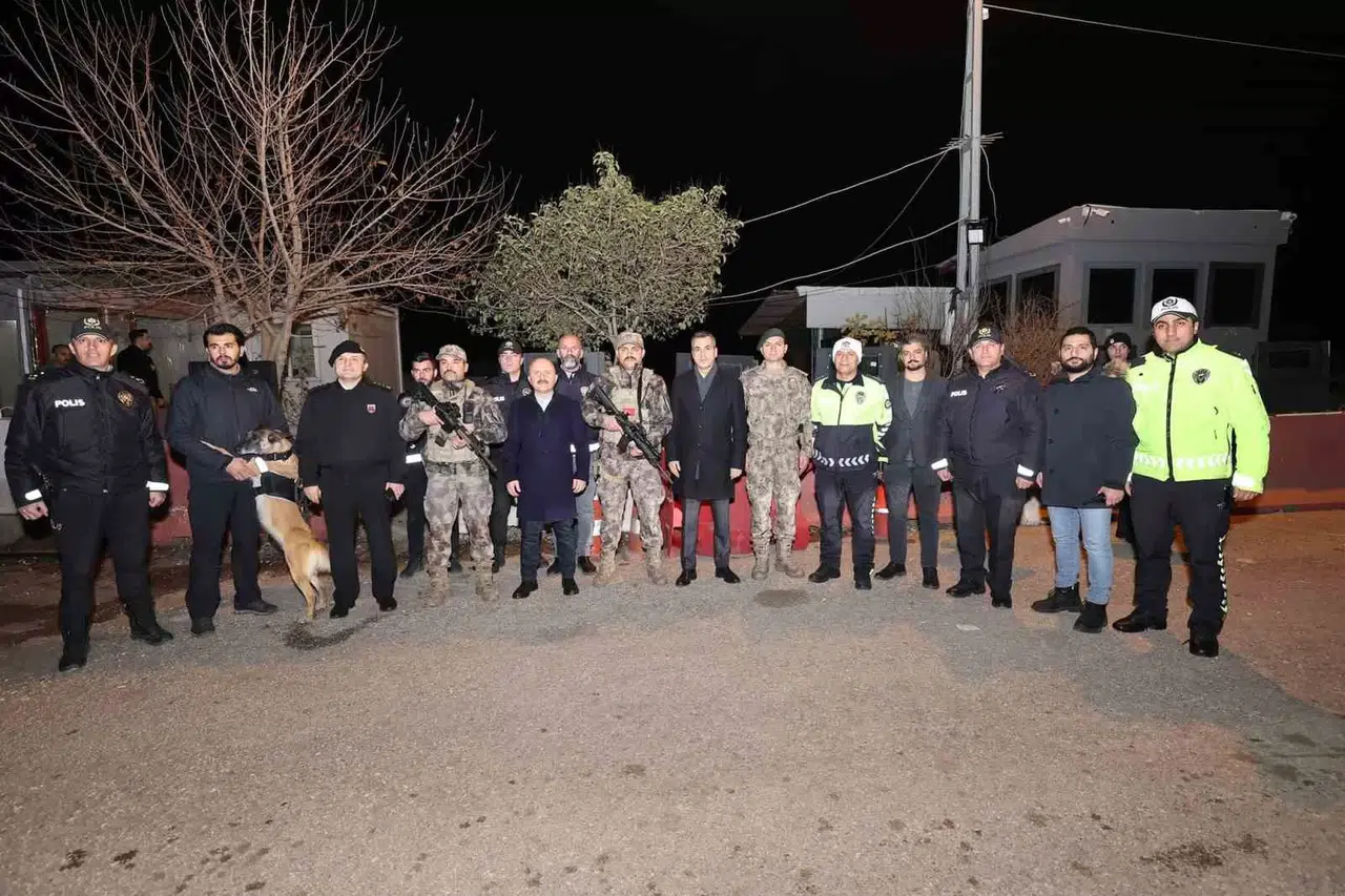 Vali Varol Nöbette Olan Takımların Yeni Yılını Kutladı