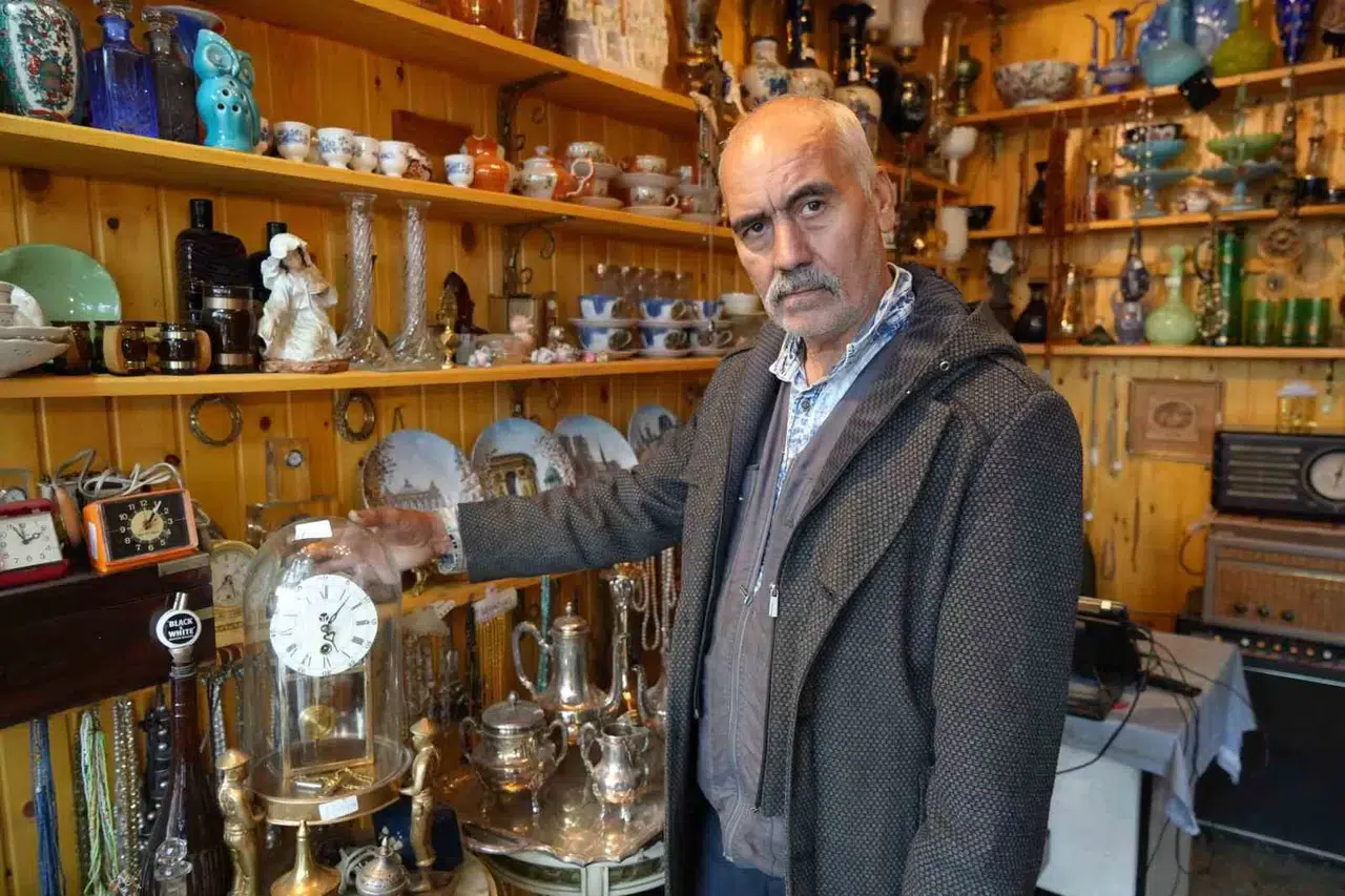 Yarım Asırlık Antika Merakıyla Konutunu ve Yerini Sattı