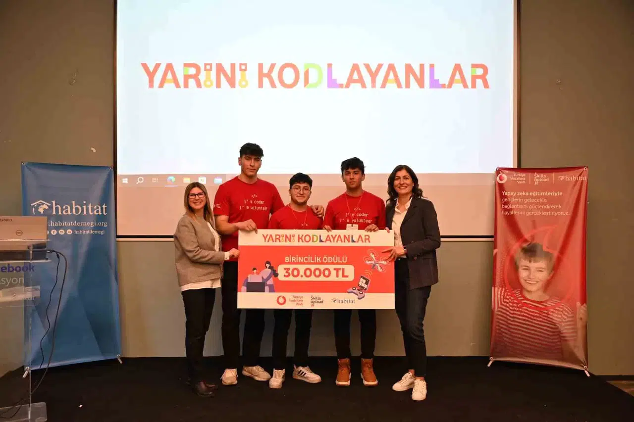 Yarını Kodlayanlar Projesi Kapsamında Gençler Afet İdaresi İçin Fikir Üretti