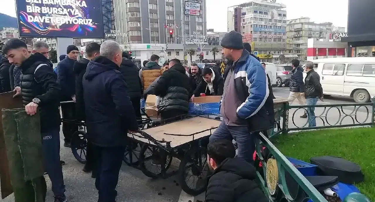 Zabıta Müsaadesiz Ceviz ve Kestane Satan Seyyar Satıcılara Göz Açtırmadı