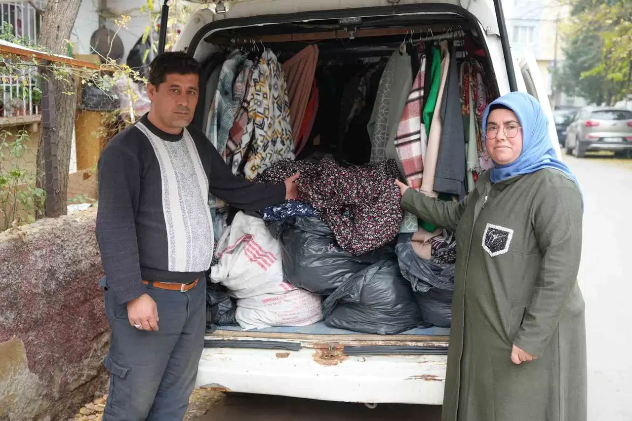 Zelzeleden Etkilenen Karı-Koca, Geçimlerini Kendi Yaptıkları El Emeği Eserlerle Sağlıyor