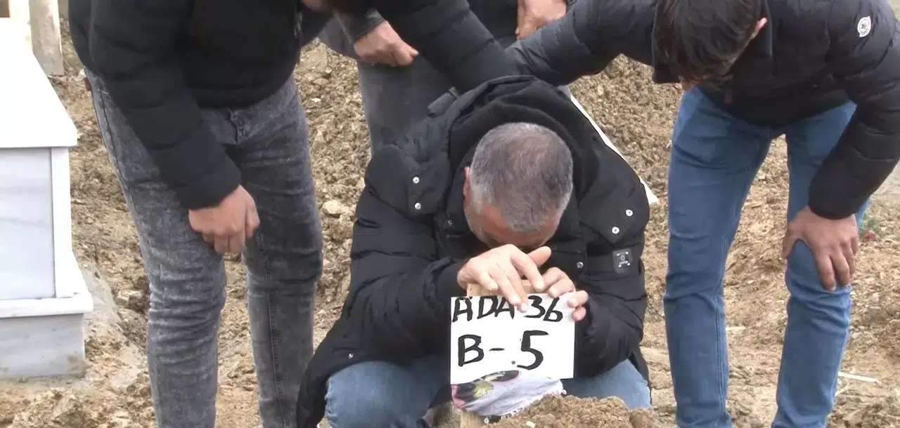 15 Yaşındaki Büşra Gözyaşları Ortasında Toprağa Verildi: "Senin Ne Hayallerin Vardı"