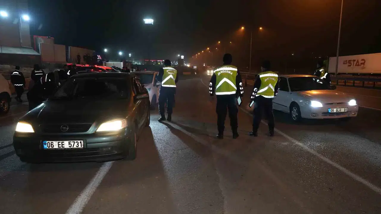 43  İlin Geçiş Noktasında "Yılbaşı" Kontrolü