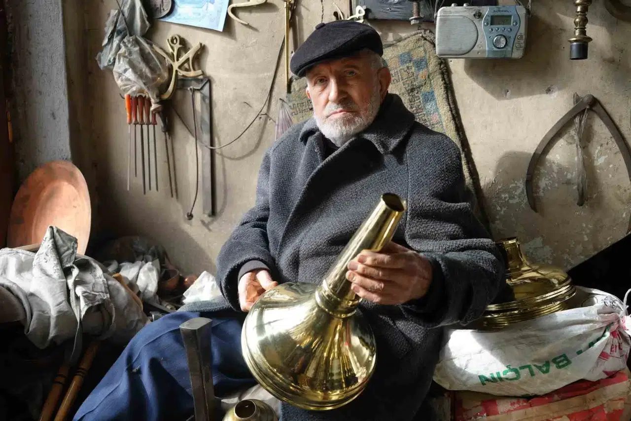 77 Yıldır Türkiye’nin Minberi ve Minarelerini Süslüyor