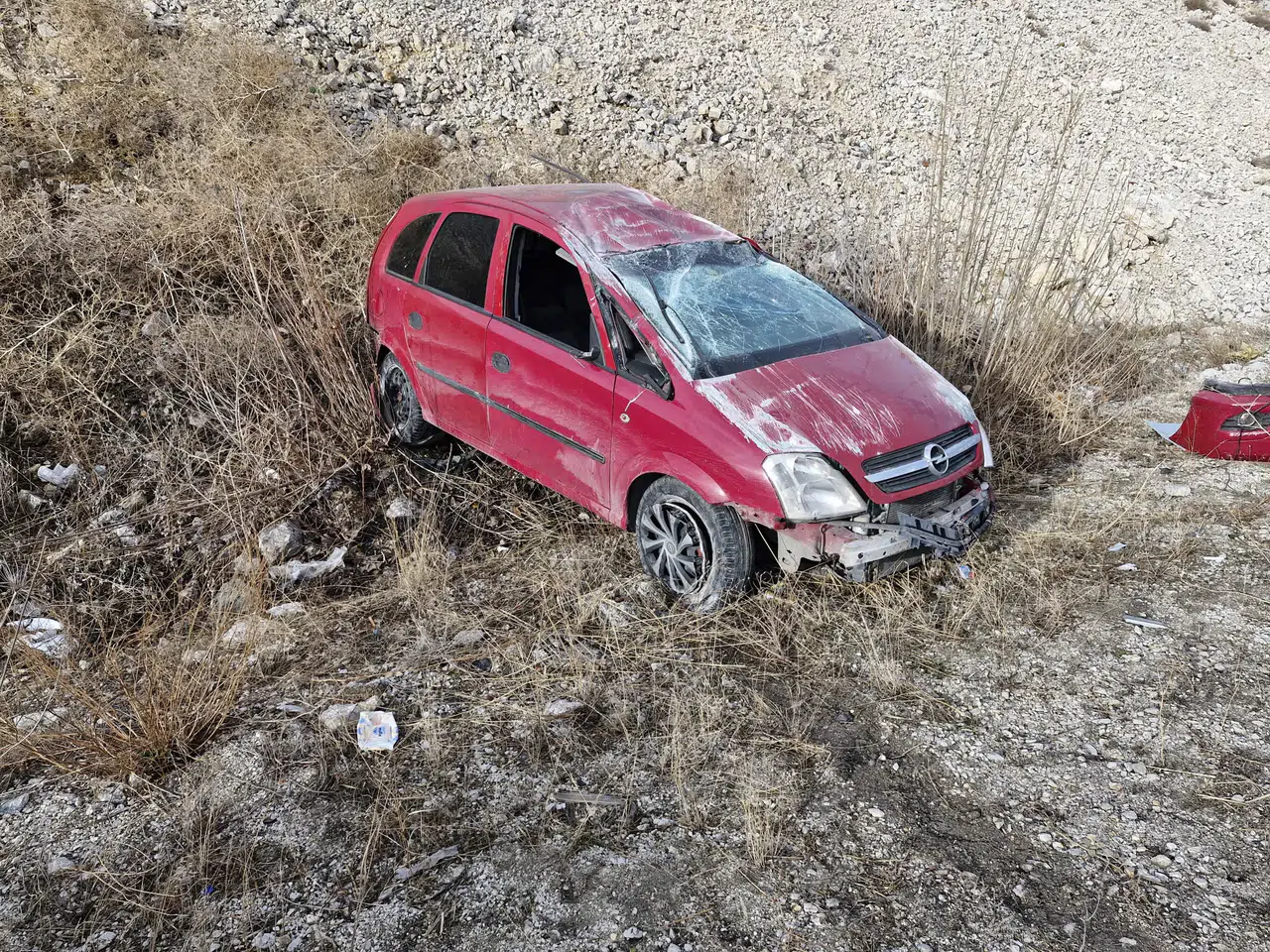 Çorum’daki Kazada Otomobil, Takla Atarak Karşı Şeride Geçti