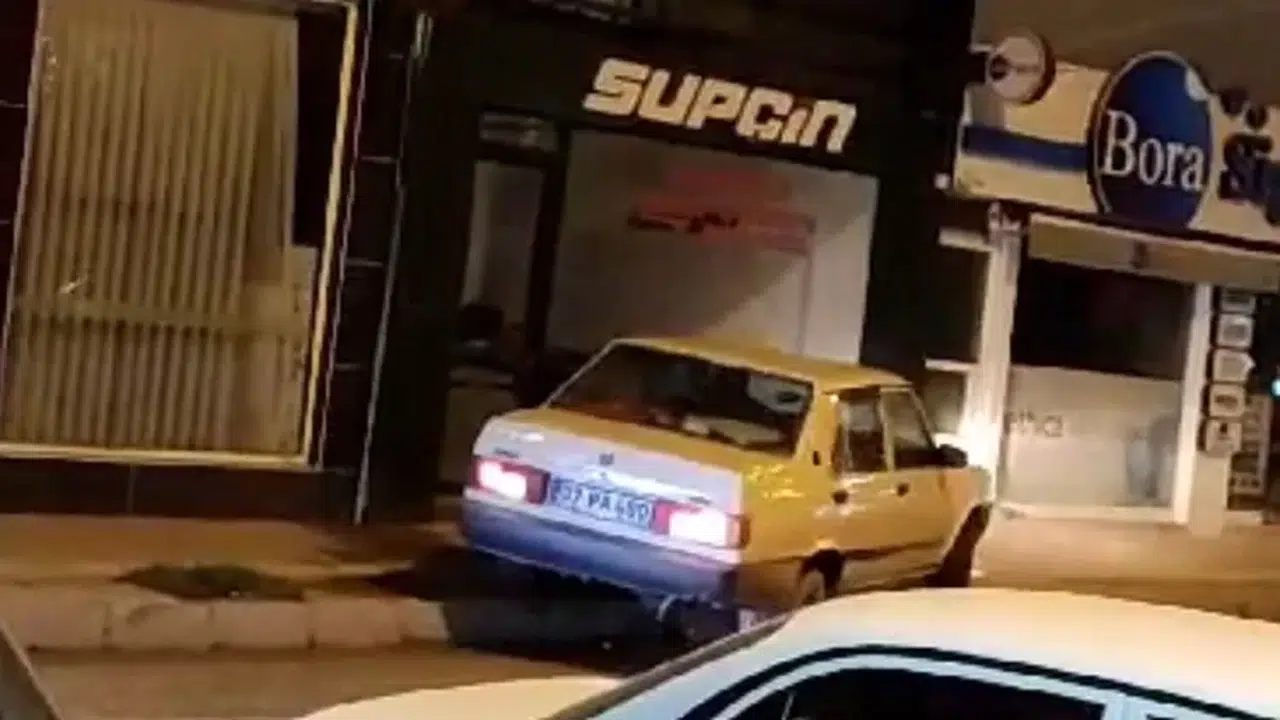 Kontrolden Çıkan Otomobil İş Yerine Girdi