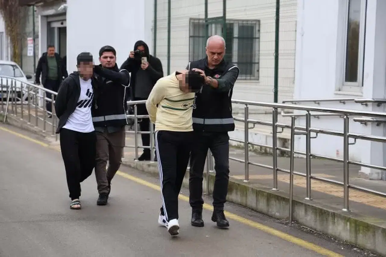 Adana’da “Baygaralar” Çetesinin 2 Firari Üyesi Çiftlik Meskeninde Yakalandı