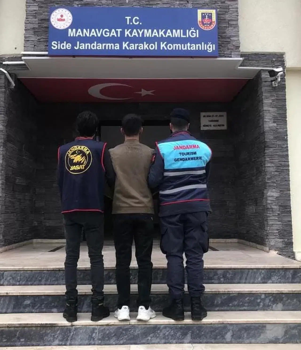 Antalya’da Çeşitli Kabahatlerden Aranan 296 Kuşkulu Yakalandı
