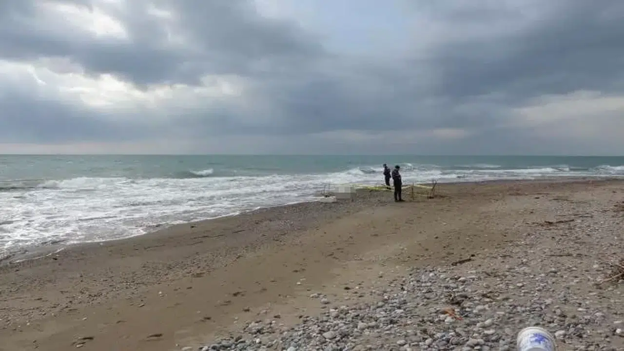 Antalya’da Kıyıda Cansız Vücutları Bulunan 5 Kişinin Ayakkabı ve Kıyafetlerinin Suriye’de Üretildiği Belirlendi