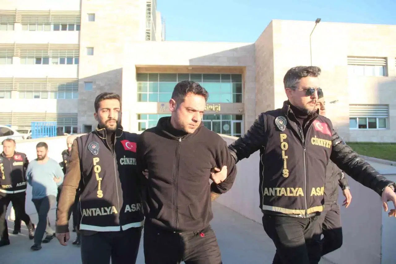 Antalya’da Kurye ve Baldız Cinayeti Şüphelisi 3 Kişi Adliyeye Sevk Edildi