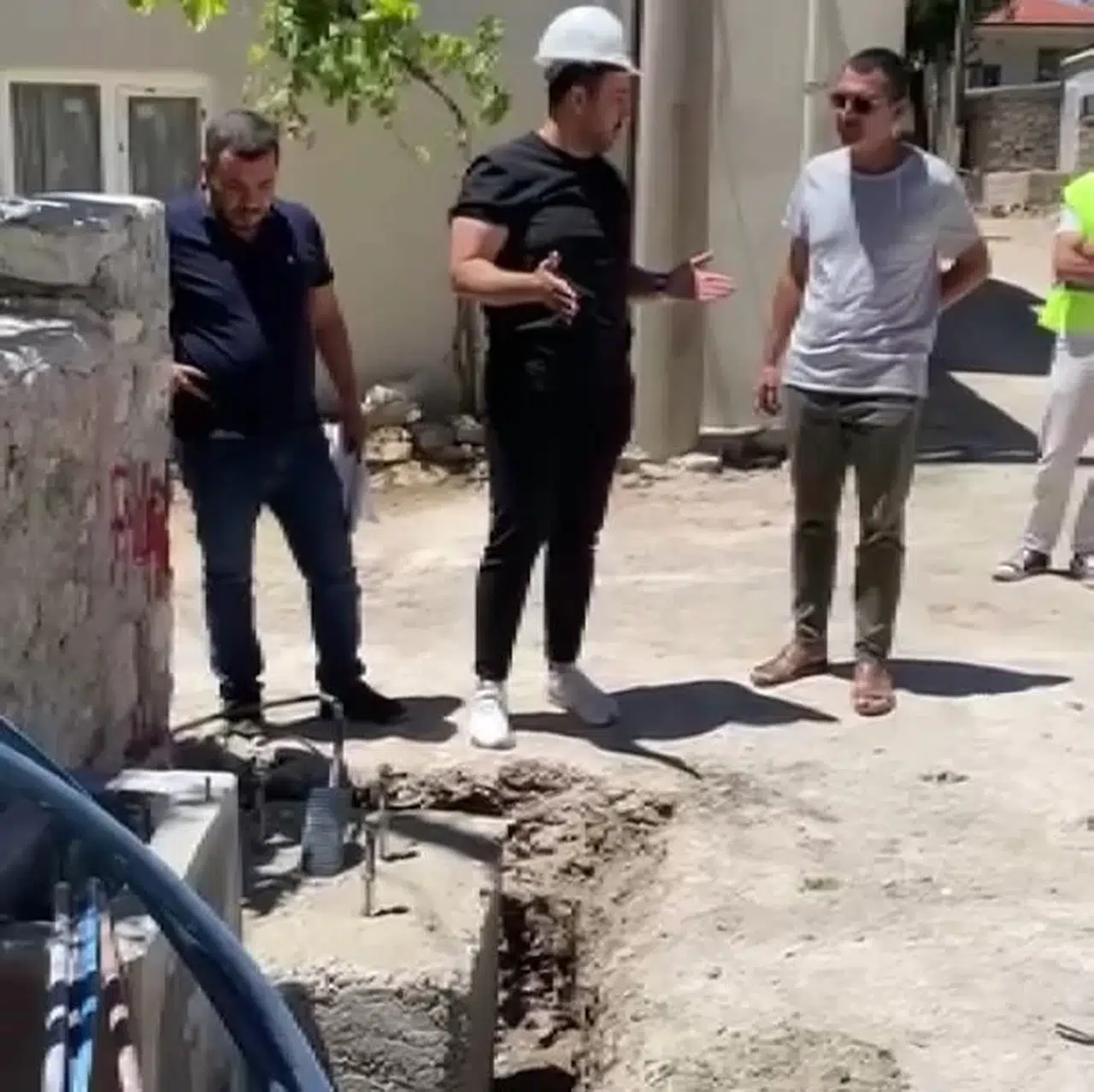 Antalya’da Tarihi Yapıtların Etrafında Görsel Kirlilik Oluşturan Panolar Kaldırılıyor