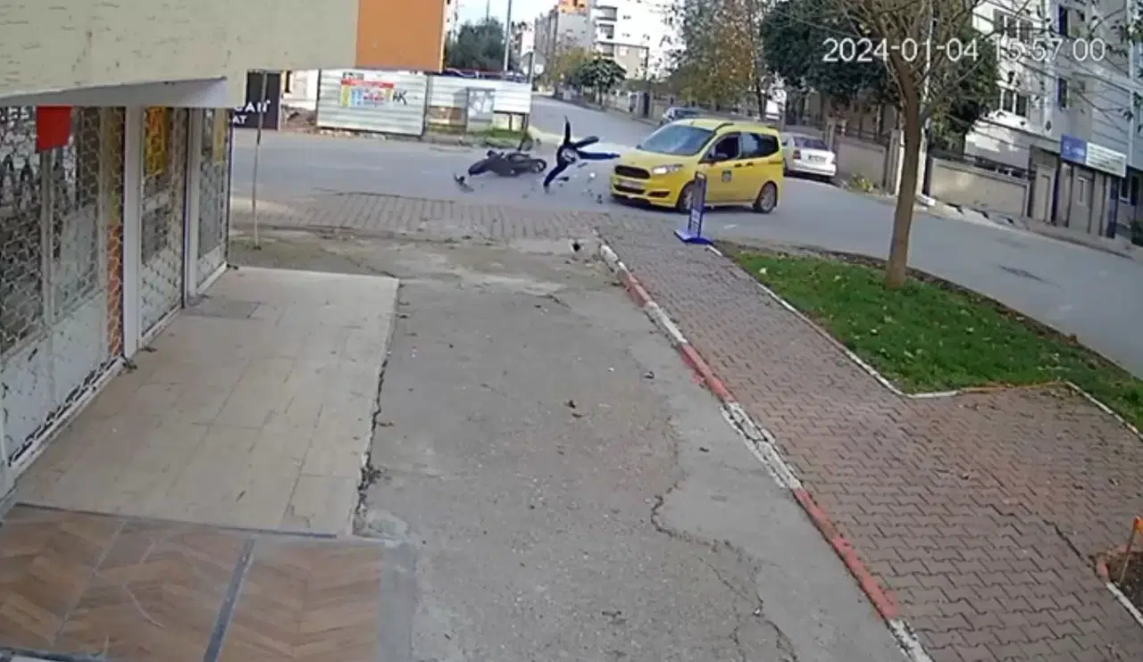 Antalya’da Yürekleri Ağza Getiren Kaza Anı Kamerada