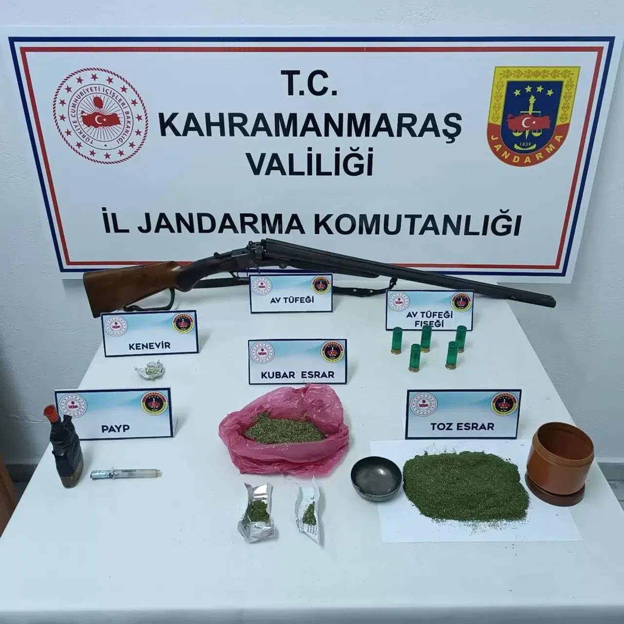 Arabada Yapılan Aramada Uyuşturucu Çıktı
