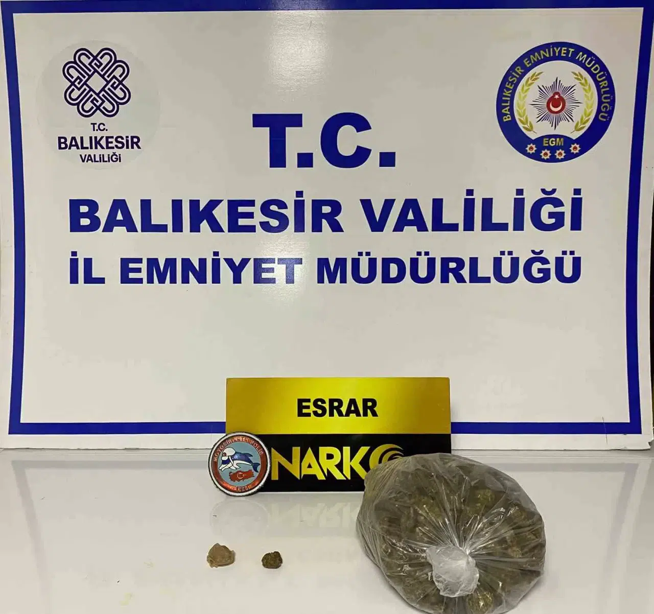 Arabayla Polisten Kaçan Şahıslarda Uyuşturucu ve Tarihi Eser Çıktı