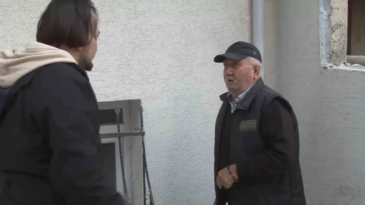 Arnavutköy’de 82 Yaşındaki Adamı Taciz Edip Parasını Çalmaya Çalıştı, O Anlar Kamerada