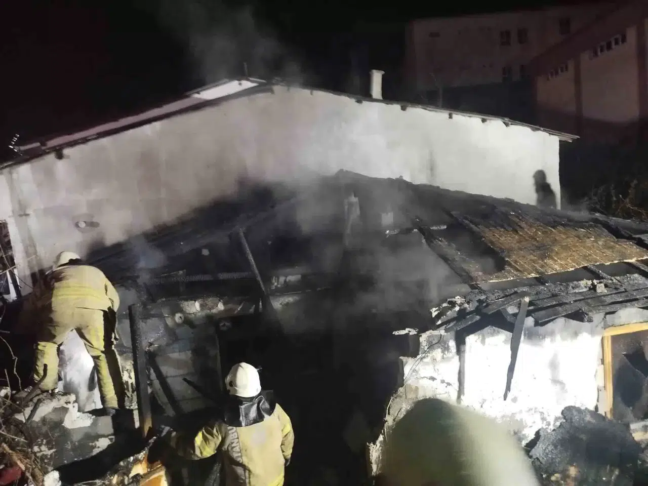 Ataşehir’de Gecekondu Alev Alev Yandı