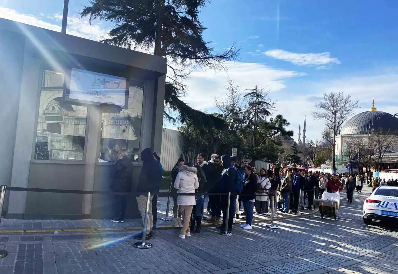 Ayasofya Kebir Camii Şerifi’nde Yeni Düzenleme: Girişler Ayrıldı, Turistler Fiyat Ödemeye Başladı