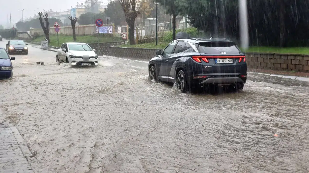 Aydın’da Sağanak Yağış Tesirli Oldu