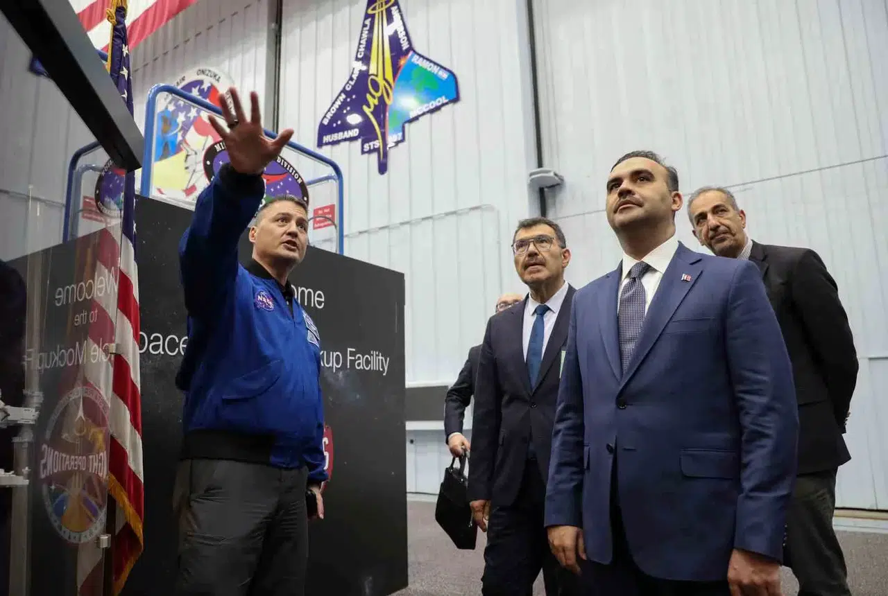 Bakan Kacır, NASA’nın Uzay Merkezi’ni Ziyaret Etti
