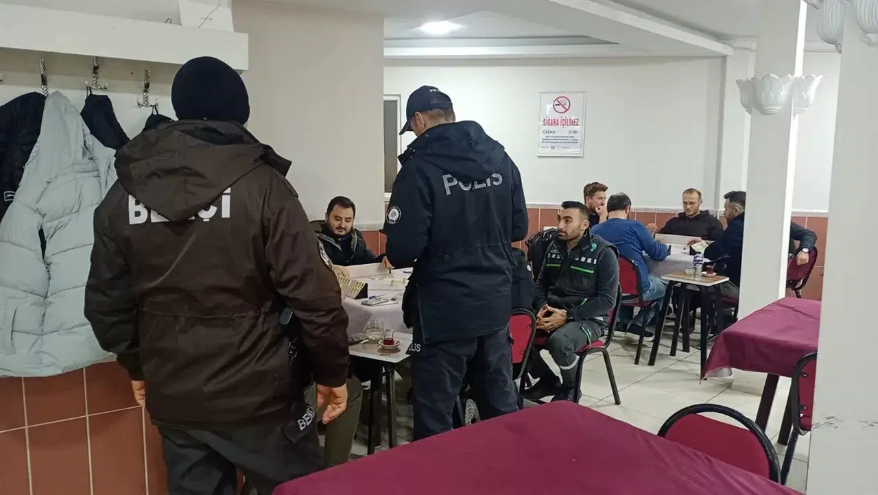 Balıkesir’de Polis 15 Aranan Şahsı Gözaltına Aldı