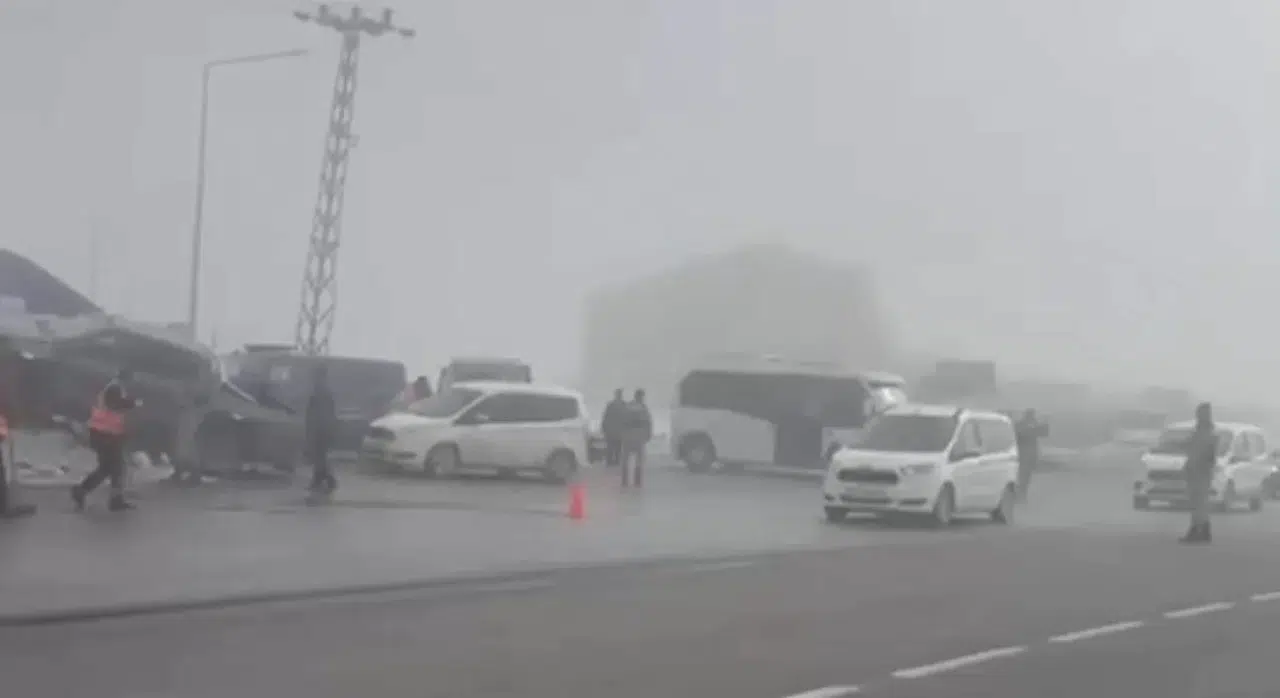 Bitlis’te Zincirleme Kaza: 18 Yaralı