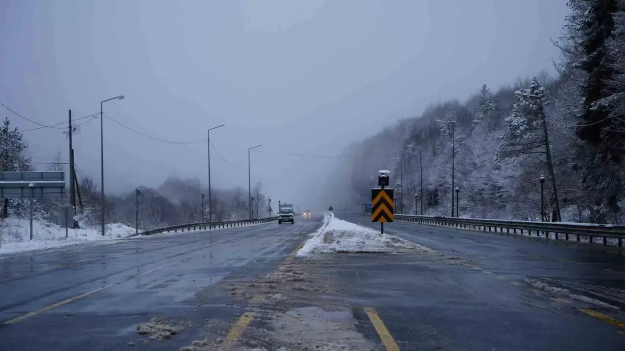 Bolu Dağı’nda Hafif Kar Yağışı Tesirli Oluyor