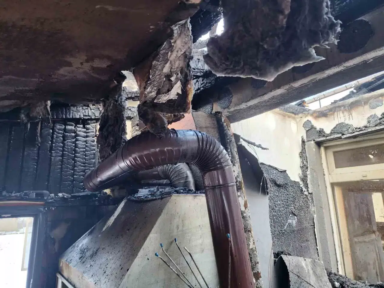 Bolu’da 2 Katlı Konutun Üst Katı Küle Döndü