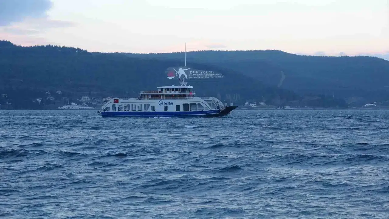 Bozcaada ve Gökçeada’ya Fırtına Nedeniyle Tüm Feribot Seferleri İptal Edildi