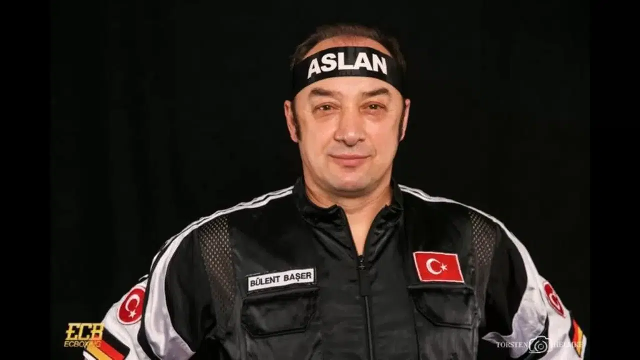 Bülent Başer: “Boksumuzu Dünyanın Tepesine Çıkaracağız”