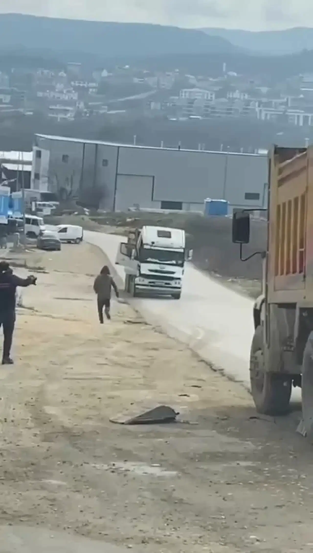 Bursa’da Freni Boşalan Kamyon Bu türlü Harekete Geçti, Faciadan Dönüldü