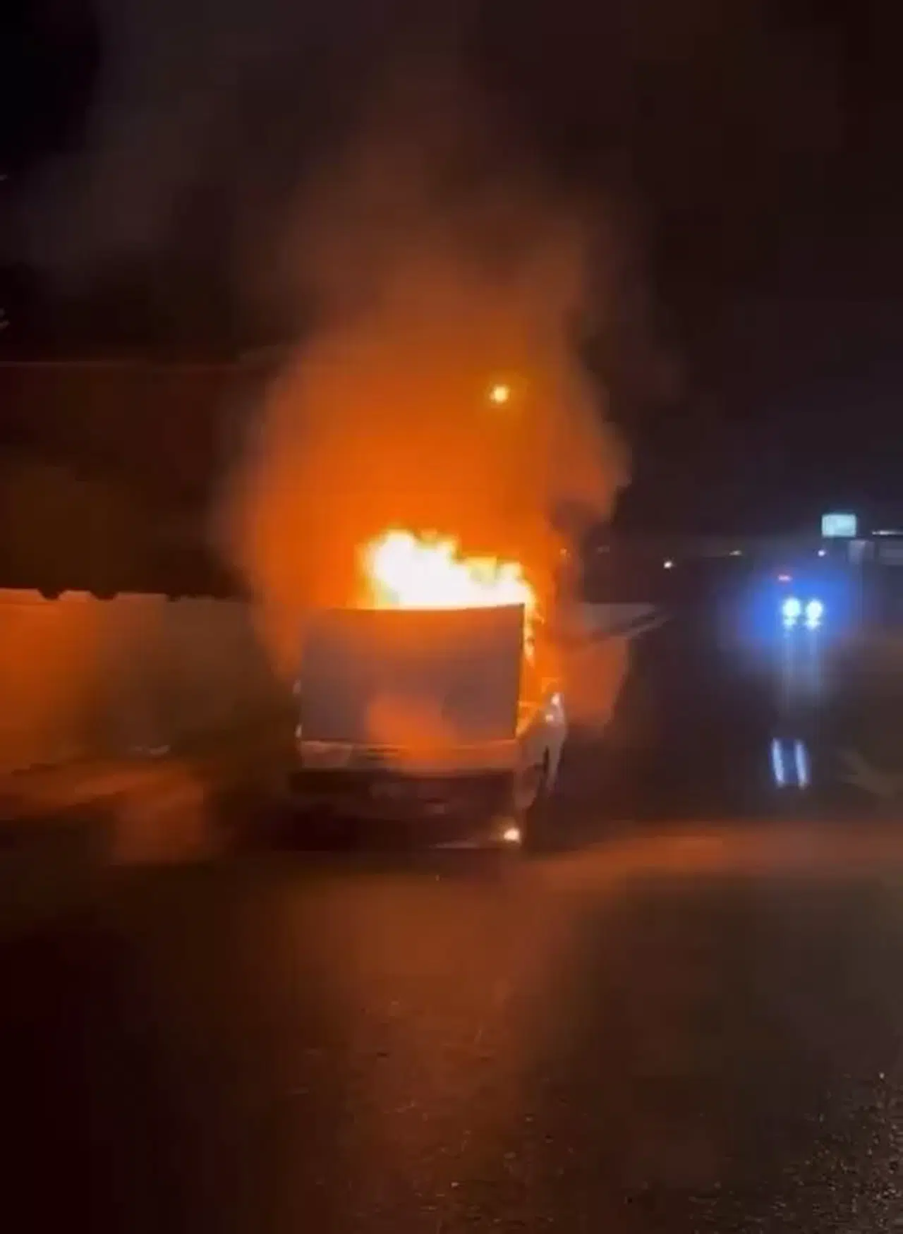Bursa’da Seyir Halindeki Araba Alev Topuna Döndü