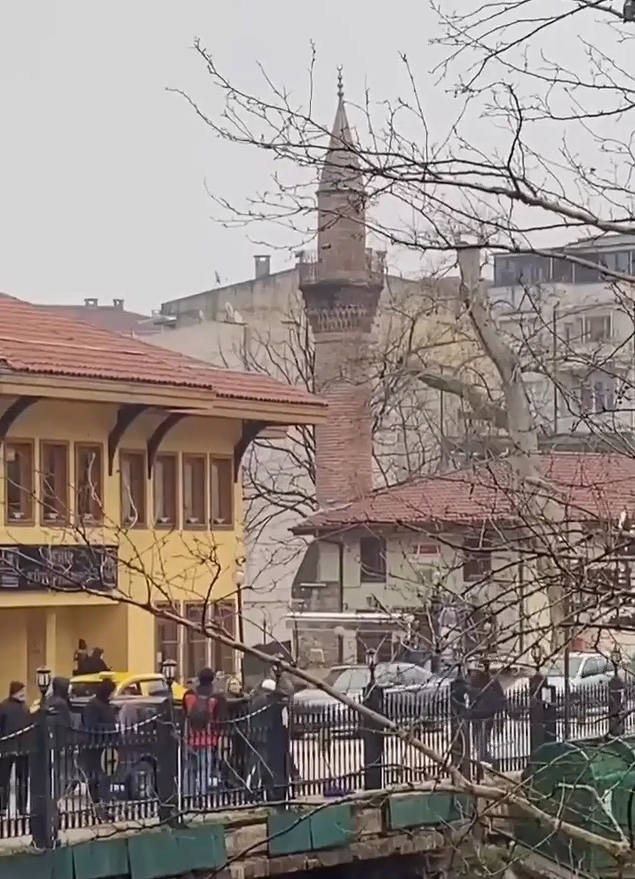 Bursa’da Yaya ile Şoförün Yol Verme Hengamesi Kamerada