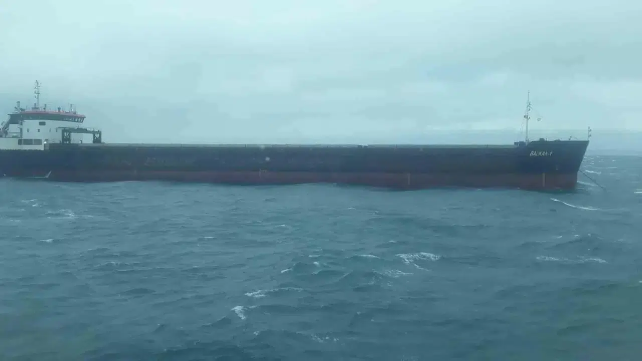 Çanakkale Boğazı’ndan Geçen Genel Kargo Gemisi Makine Arızası Yaptı
