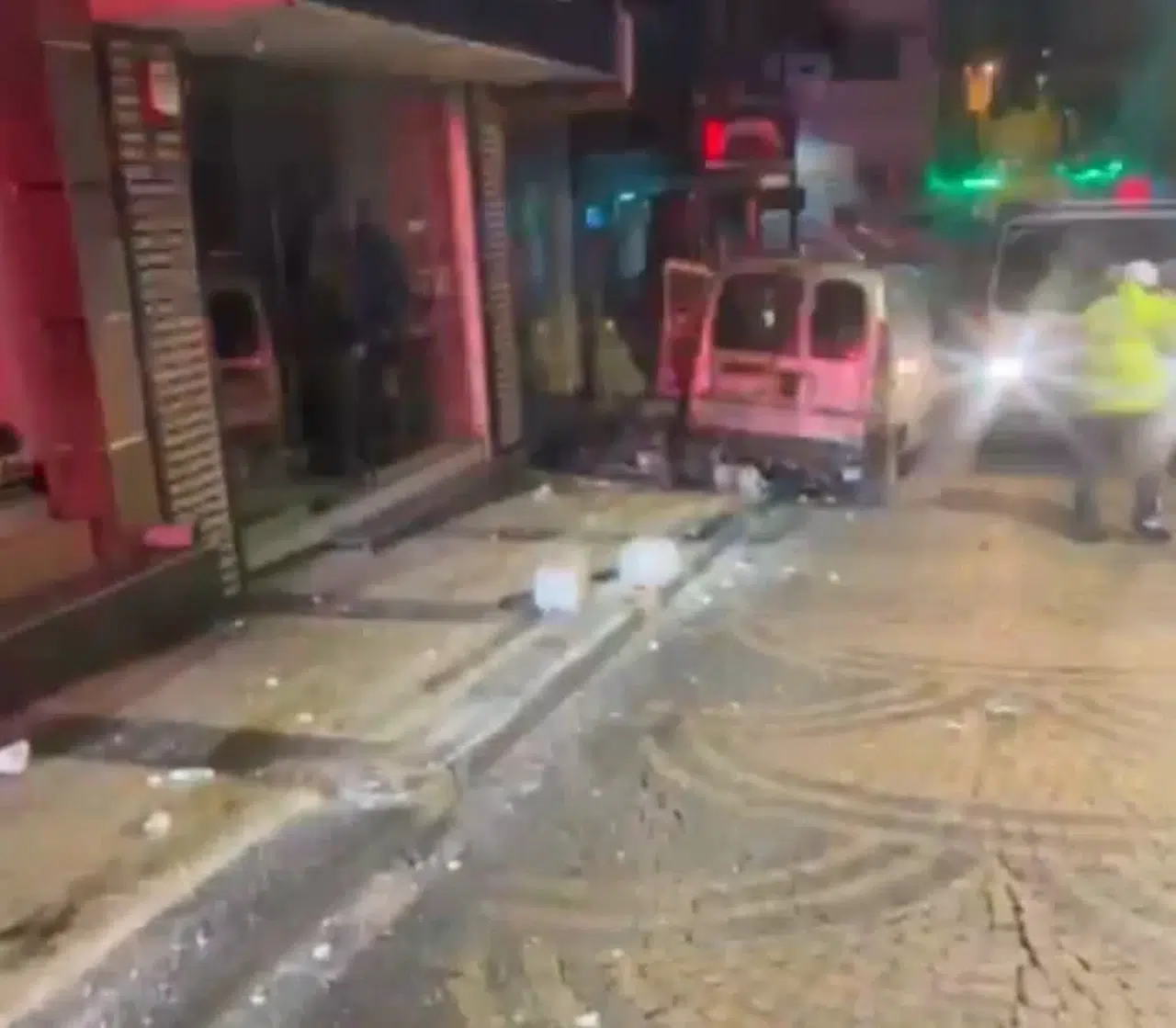 Çok Sürat Kazaya Sebep Oldu, Kaza Anı Güvenlik Kameralarına Yansıdı