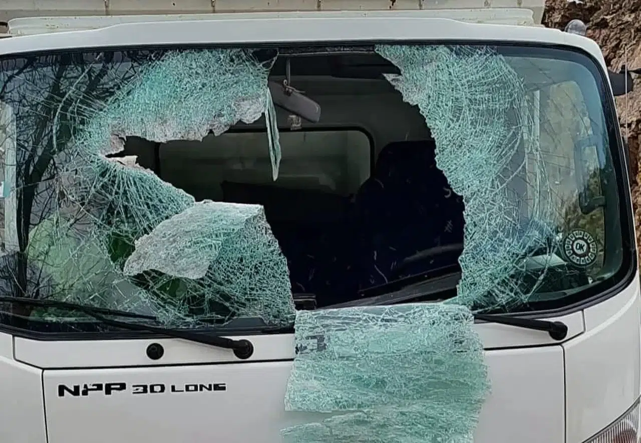 Dağdan Kopan Kaya Modülü Aracın İçerisine Girmişti: Şoför Hayatını Kaybetti