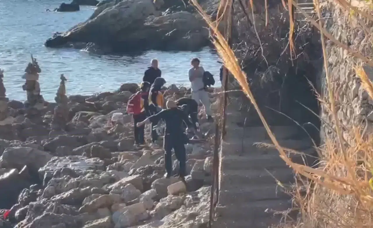 Deniz Görünümü İzlerken Kayalıklardan Düştü
