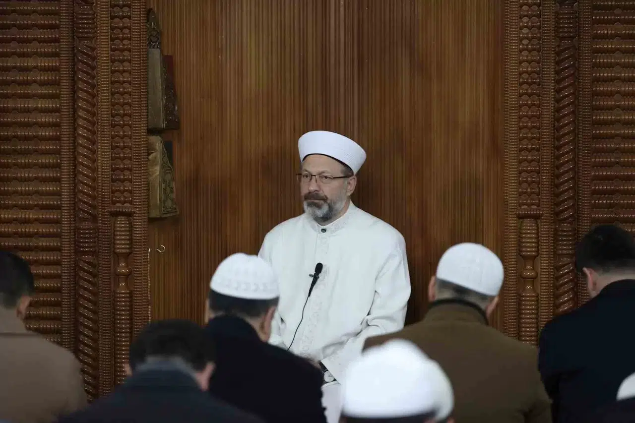 Diyanet İşleri Lideri Erbaş, Sabah Namazında Kızılcahamamlılarla Bir Ortaya Geldi