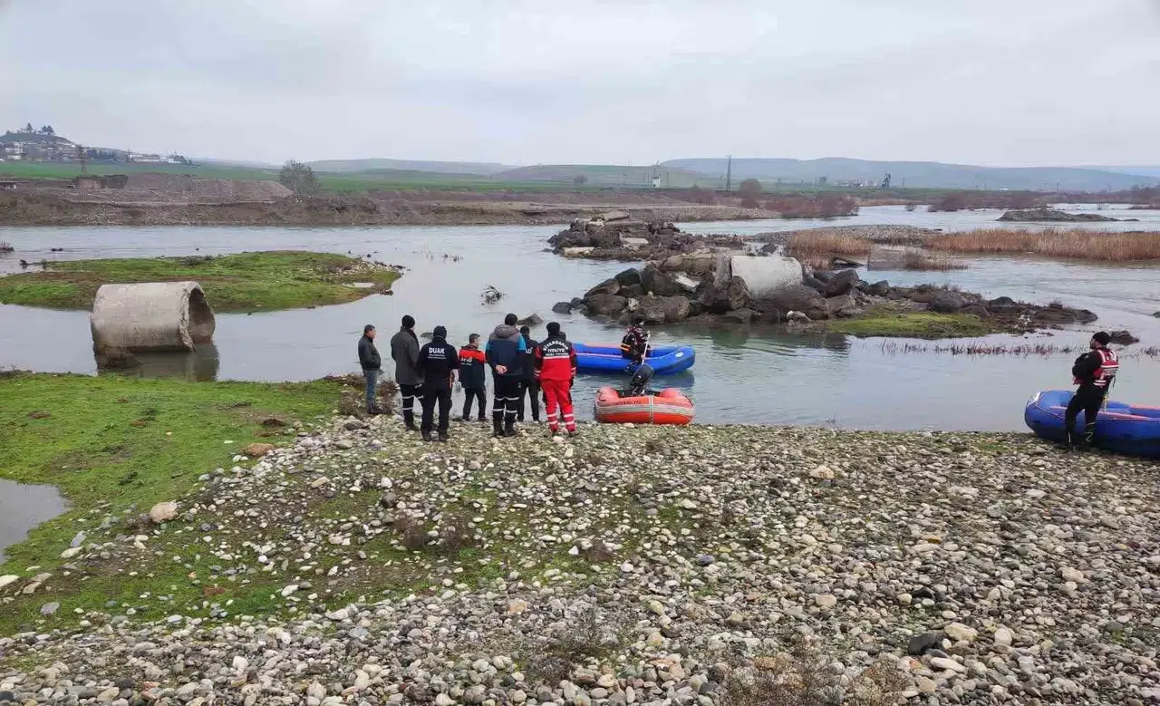 Diyarbakır’da 5 Gündür Dicle Nehri’nde Kaybolduğu Bedellendirilen Kişiyi Arama Çalışmaları Devam Ediyor