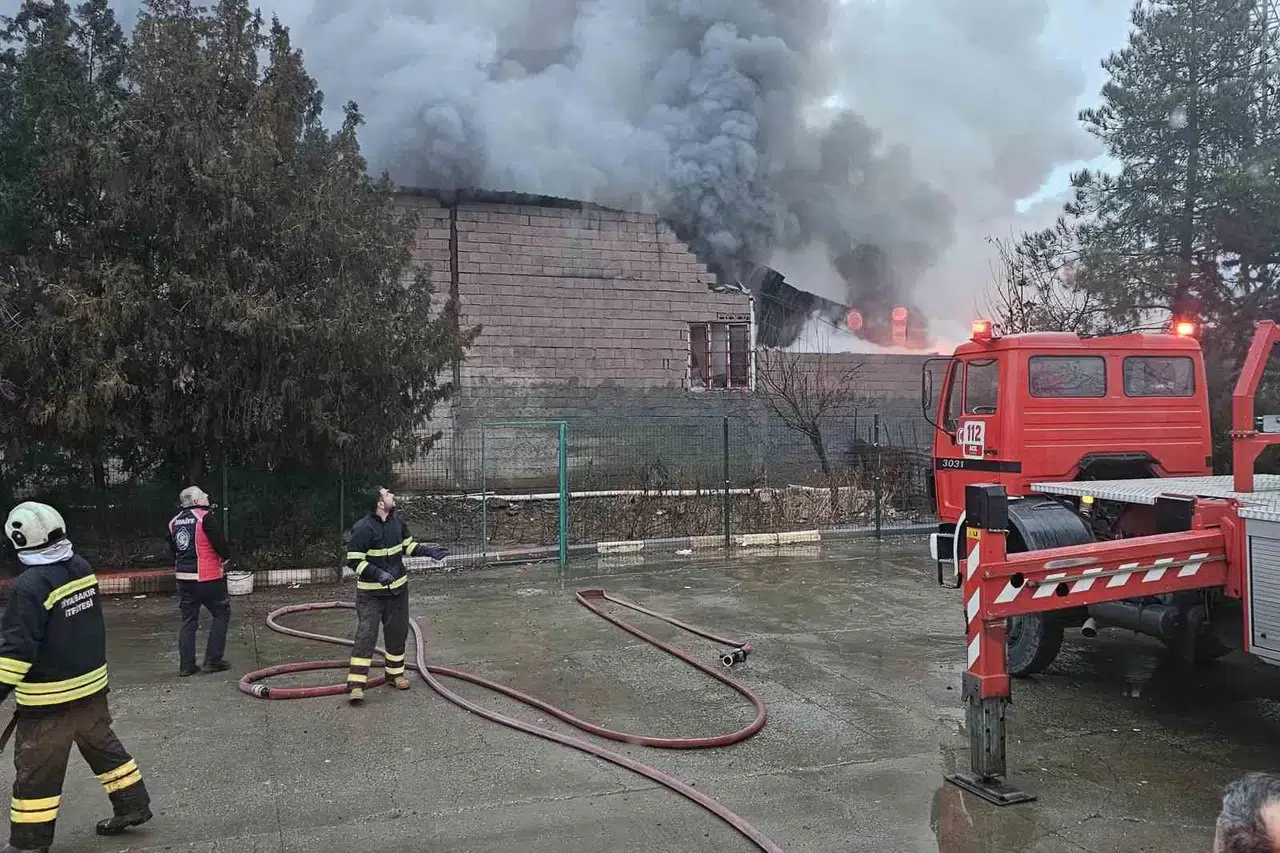 Diyarbakır’da Depo Yangını