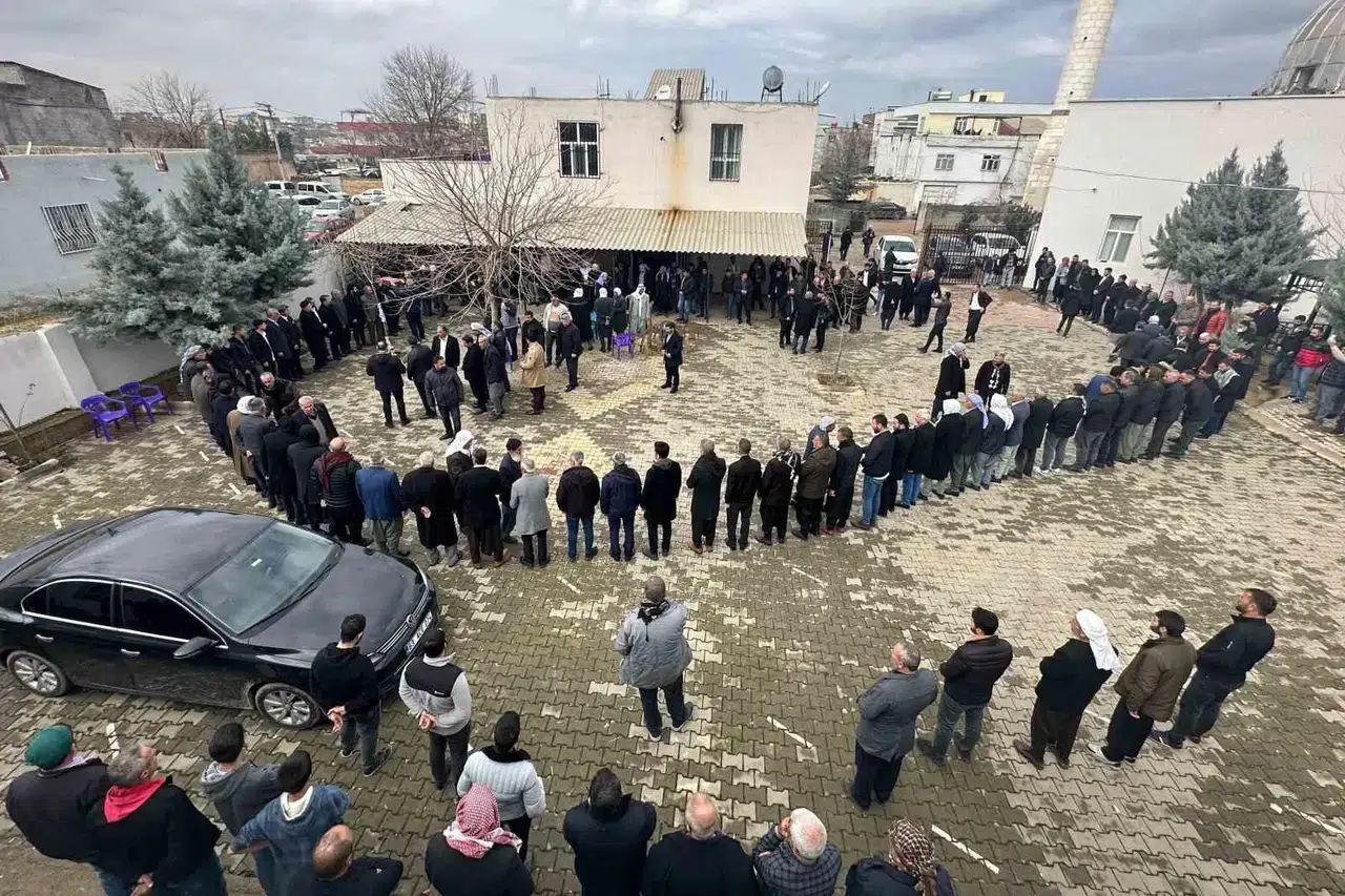 Diyarbakır’da İki Aile Ortasındaki 3 Yıllık Hasımlık İş Adamının Aracılığıyla Son Buldu