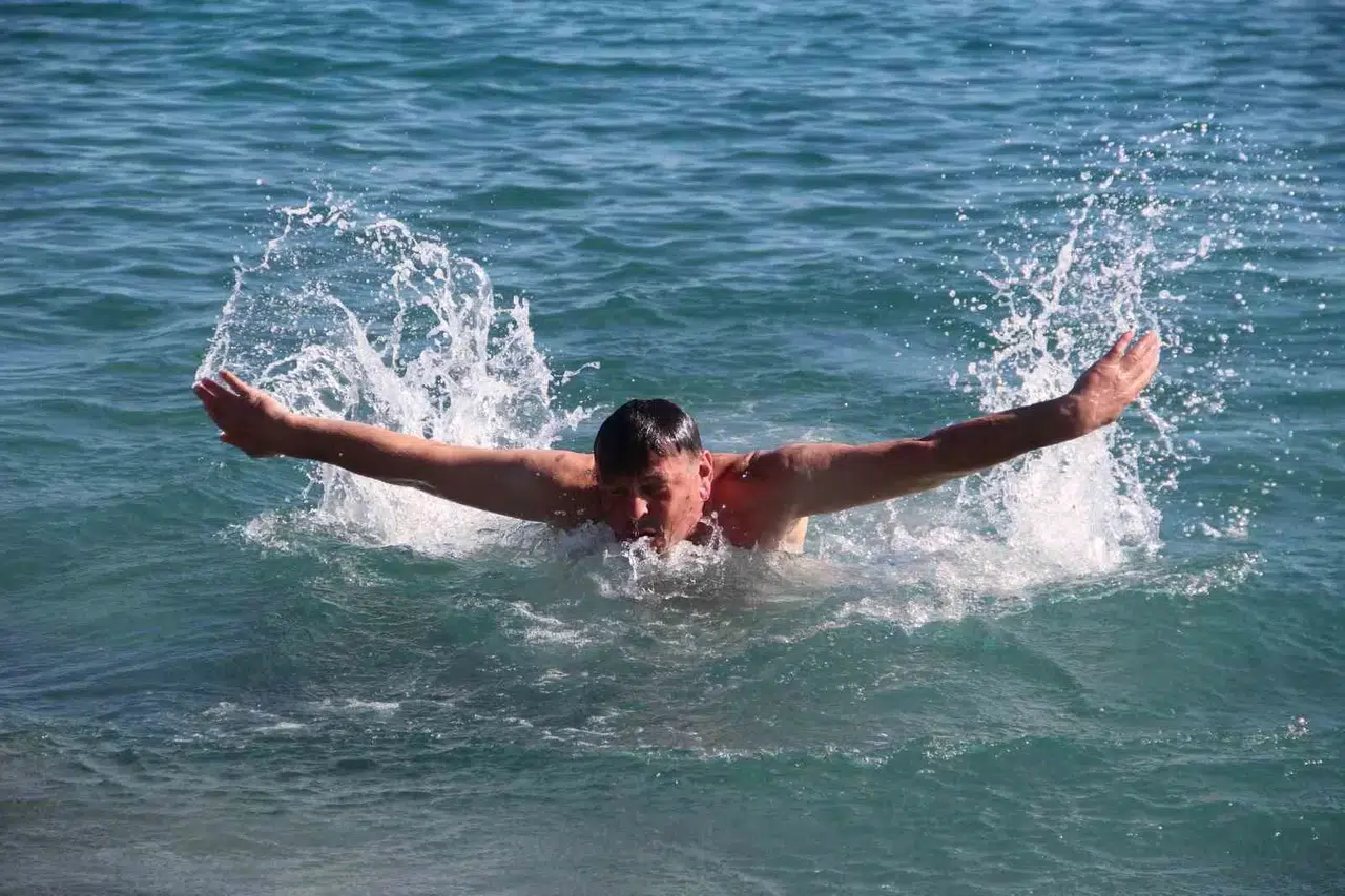 Doğuda Kar Esareti, Antalya’da 20 Derecede Deniz Keyfi